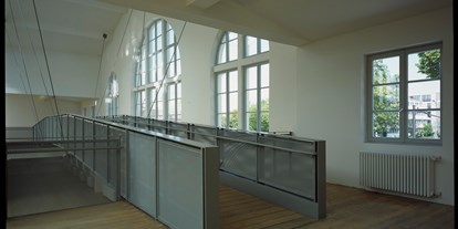 Eventlocation - Raumgröße: ab 1000 qm  - Aschheim - Brücke zwischen Galerie I und Galerie II  - MVG Museum München