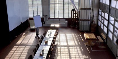 Eventlocation - geeignet für: Produktpräsentation - Berlin - Set up Meeting 
Foto: Kareen Kittelmann - Y´Not Art-Loft
