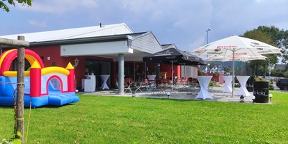 Eventlocation - Köln, Bonn, Eifel ... - großer Außenbereich mit eigener Hüpfburg für Kinder  - Eventlocation Siegburg