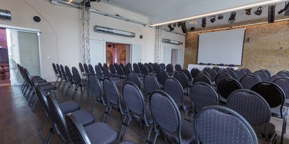 Eventlocation - gut erreichbar mit: Schiff - Fabriksaal mit Seminarbestuhlung (150 m²) - Lendelhaus & Historische Saftfabrik