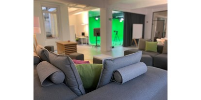 Eventlocation - Unterhaltungsdienstleistungen: Showeinlage - Greenscreen - PODIUM Studio