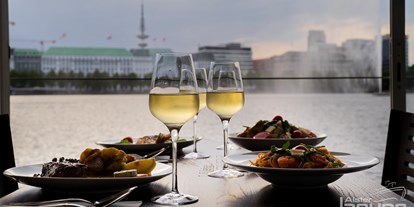 Eventlocation - Inventar: Besteck und Geschirr - Hamburg - Außergewöhnlicher Blick auf die Binnenalster vom Restaurantschiff - Alsterlagune