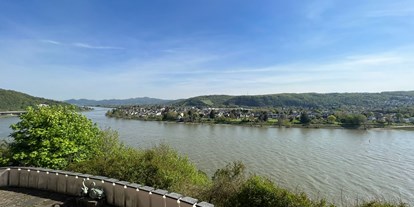 Eventlocation - Köln, Bonn, Eifel ... - Aussicht von der unteren Terrasse ins Mittelrheintal Richtung Königswinter & Drachenfels  - Schloss Marienfels