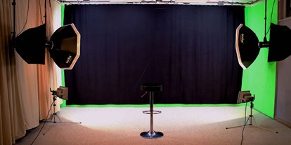 Eventlocation - Art der Location: Studio - Schwarzer Hintergrund für Fotoshootings - Greenscreen München