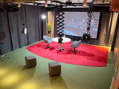 Eventlocation - gut erreichbar mit: Auto - Theater als Studio - Prismeo Lab