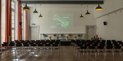 Eventlocation - gut erreichbar mit: Bus - Berlin - Aula - GLS Event Campus 