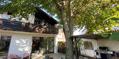 Eventlocation - Raumgröße: bis 250 qm - Aschheim - Blick auf Freisitz, Terrasse, Balkon im Garten - Einfamilienhaus mit Garten in Milbertshofen