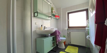 Eventlocation - gut erreichbar mit: Auto - München - Badezimmer klein - Einfamilienhaus mit Garten in Milbertshofen
