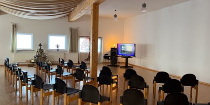 Eventlocation - Technische Ausstattung: Leinwand - Region Schwaben - 150qm Saal EG in der Veranstaltungshalle - Vogelhof