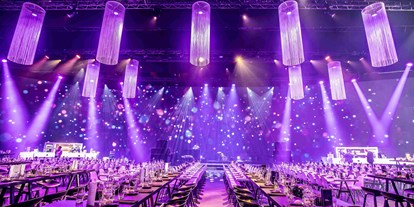 Eventlocation - Technische Ausstattung: Tonanlage - München - Gala Dinner auf der Bühne im Showpalast - SHOWPALAST München 