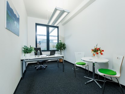 Eventlocation - Raumgröße: Terrasse - Aschheim - Einzelbüro oder auch für 2 Personen geeignetes privates Büro in den ecos work spaces München - ecos work spaces München