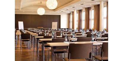 Eventlocation - Gastronomie: Gastronomieküche - Celle - CONGRESS UNION CELLE - Celler Saal bestuhl parlamentarisch - Congress Union Celle