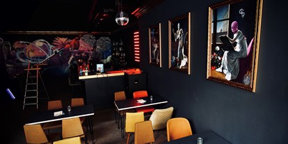 Eventlocation - Inventar: Stühle - PLZ 04109 (Deutschland) - große Bar - Nachtcafe Lounge