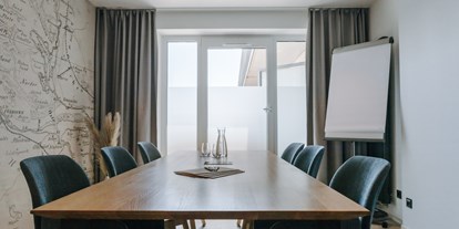 Eventlocation - geeignet für: Trauung - Nordsee - Er ist der Kleinste, aber trotzdem sehr oho! Unser Besprechungsraum ist mit rund 15m² ein schöner Ort für Gespräche zu zweit bis maximal acht Personen. - Küstenperle Strandhotel & Spa