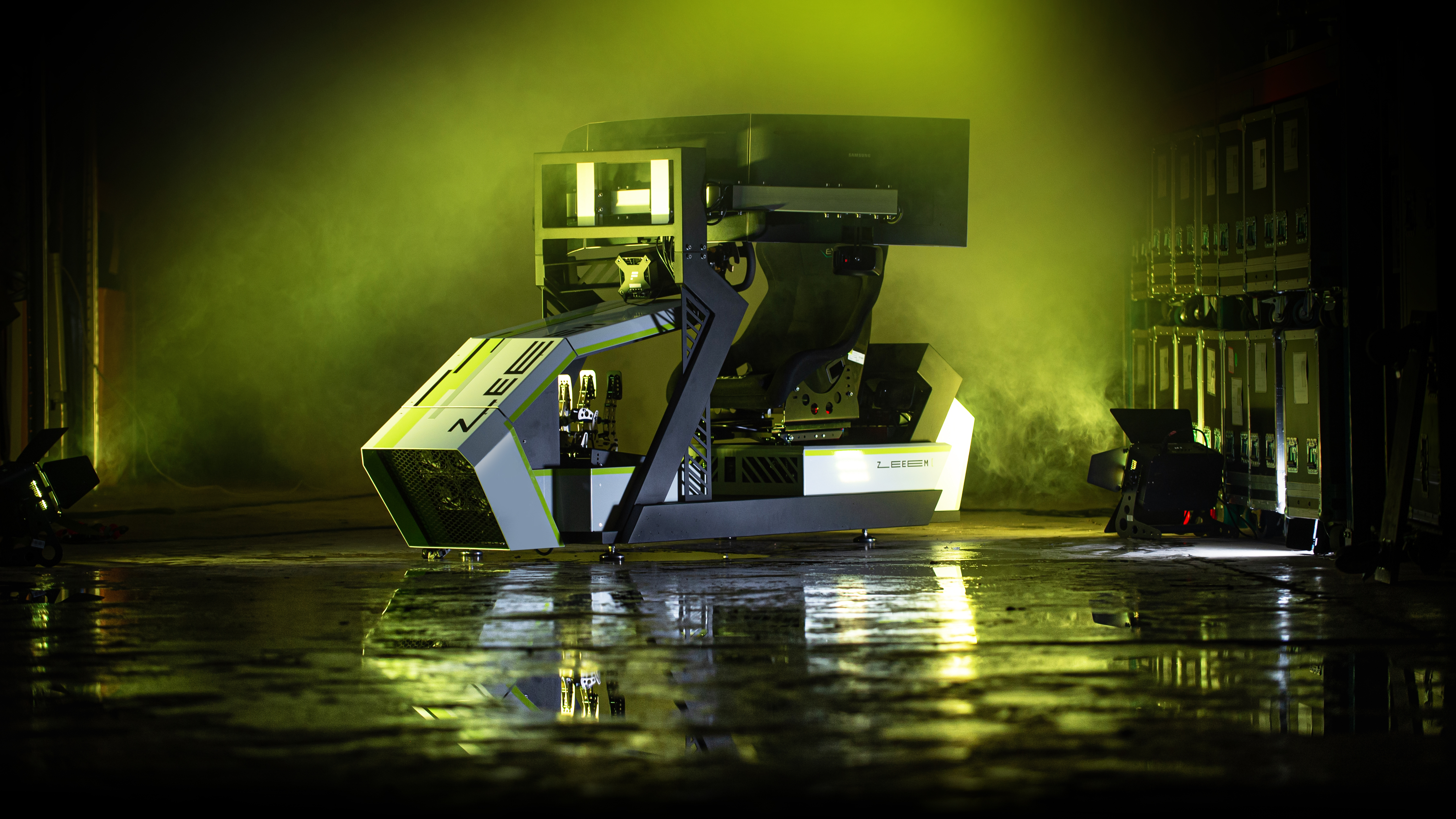 Location - Das ultimative SimRacing Erlebnis. Der ZEEEM RACR zeichnet sich durch hochwertige Hardware Komponenten aus. Im Zusammenspiel mit professioneller Software ermöglicht das ein ultrarealistisches Fahrerlebnis – Racing at its best. - ZEEEM eSports GmbH