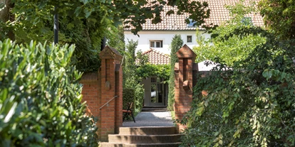 Eventlocation - geeignet für: Jubiläum - Blick vom Garten in den Innenhof - Der Kemper Hof