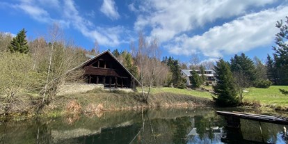 Eventlocation - gut erreichbar mit: Auto - Sachsen - Teich mit Badehaus - Verlassenes Ferienheim aus den 20ern 