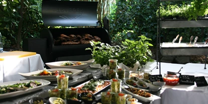 Eventlocation - Inventar: Tische - Remscheid - Sommerliches Grillbuffet auf der Alexiana Terrasse - Wolkenburg