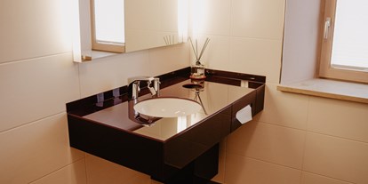 Eventlocation - Fußboden: Steinboden - Zolling - Sie und Ihre Gäste können sich über moderne und gepflegte sanitäre Anlagen freuen. - Das IDYLL