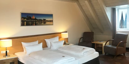 Eventlocation - Inventar: Tische - Lupburg - Komfortzimmer Donauseite - SORAT Insel-Hotel Regensburg