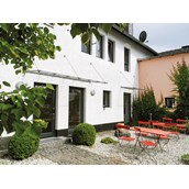 Location - Der Seminar- und Veranstaltungsraum vom Innenhof ausgesehen - Schwarzpappelhof