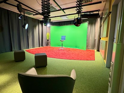 Eventlocation - Art der Location: Büroraum - Hamburg - Theater mit Greenscreen - Prismeo Lab