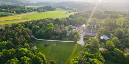 Eventlocation - Licht: Abdunkelbar - Metzingen - Der Vogelhof und das ehemalige Schullandheim mit Veranstaltungshalle und 2,78qm Fläche mit Wiese und Wald - Vogelhof