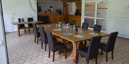Eventlocation - Gastronomie: Eigenes Catering möglich - Innenraum mit Leinwand - VP Lounge Stuttgart
