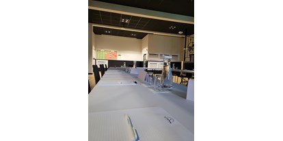 Eventlocation - Inventar: Tische - Deutschland - Firmenevent - Veranstaltungszentrum Stern