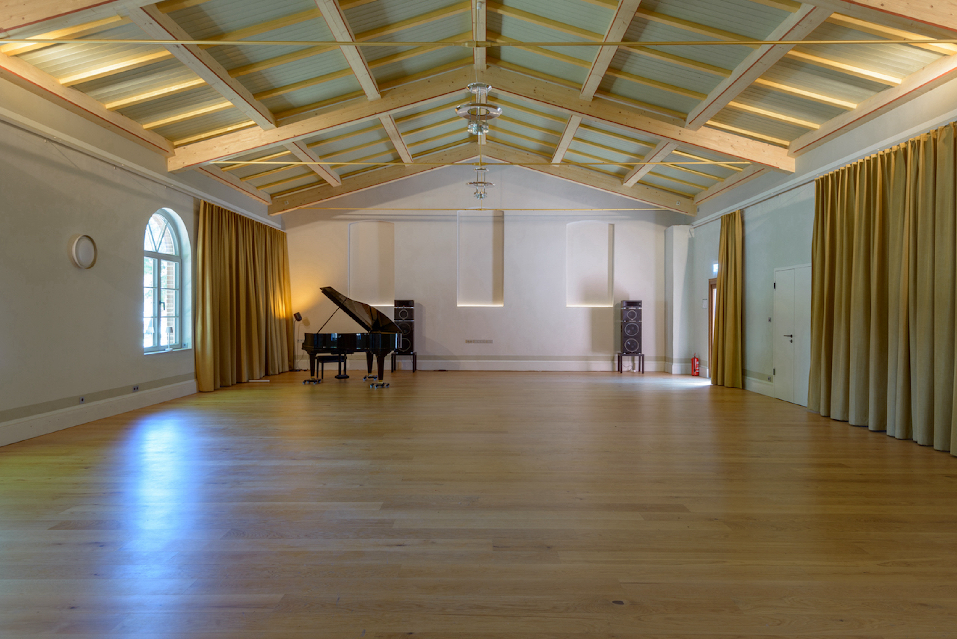 Location - Festsaal mit 156qm und Platz für bis zu 99 Personen. - Landhaus Kastanie