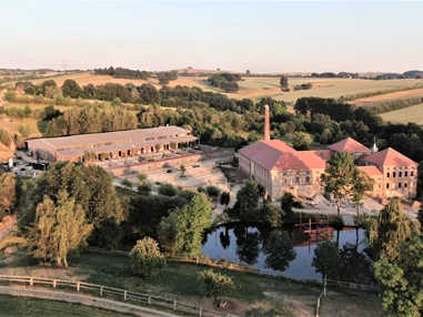 Location: Willkommen in der Hexenburg bei Dresden, Ihrer exklusiven Eventlocation bei Dresden für Hochzeiten, Geburtstagsfeiern, Jubiläen, Firmenevents, Weihnachtsfeiern, Schuleinführungen und besondere Anlässe! Unsere historische Anlage bietet Ihnen den perfekten Rahmen, um unvergessliche Momente zu schaffen. Ob für eine intime Feier oder ein großes Fest mit bis zu 100 Gästen – unsere Eventlocation lässt keine Wünsche offen. - Burgtheater - Eventlocation bei Dresden