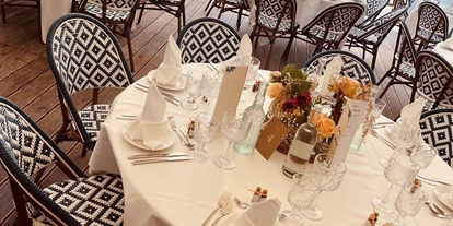 Eventlocation - Baden-Württemberg - Green Garden - Gala klassisch mit blauen Stühlen  - Mauritius Stuttgart Süd