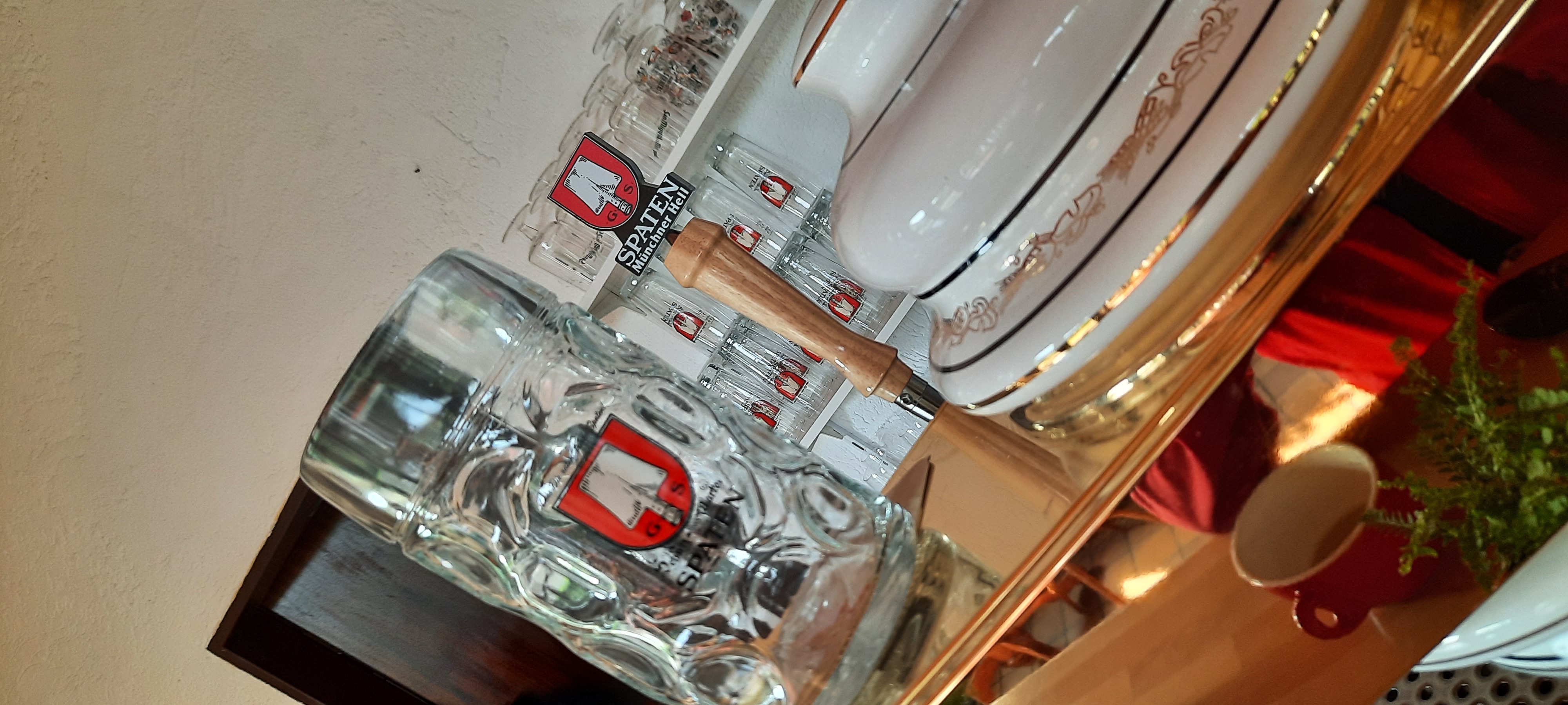 Location: Unser Hausbier International bekannt und besonders beliebt aufm Oktoberfest. 
Las dir Raten trinke Sparten! - Gaststätte Axelsee / Lola am See