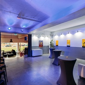 Location: Lounge mit Bar - Forum Factory Berlin
