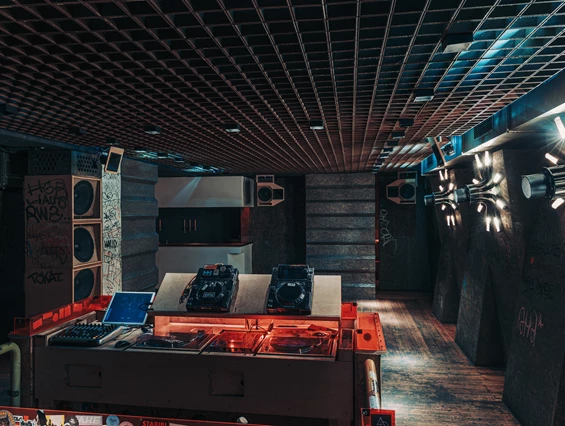 Location: Der Dj Pult - Legal Club & Bar