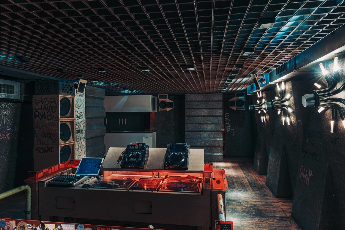 Location: Der Dj Pult - Legal Club & Bar