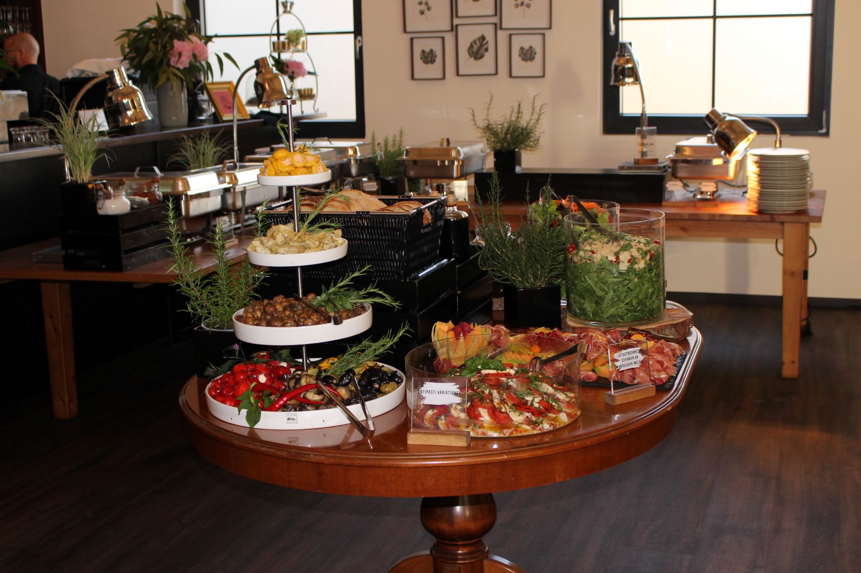 Eventlocation - Schwäbische Alb - NOLI Event & Wedding 
Kulinarische Köstlichkeiten von auserwählten Caterer aus der mediterranen, italienischen, regionalen, internationalen Küche. - NOLI Event & Wedding Location