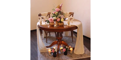 Eventlocation - PLZ 73614 (Deutschland) - NOLI Event & Wedding - Braut & Bräutigam Tisch - NOLI Event & Wedding Location