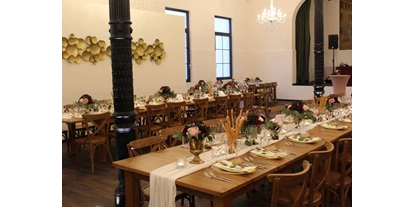 Eventlocation - PLZ 73614 (Deutschland) - NOLI Event & Wedding - Chic & unique berry decoration - NOLI Event & Wedding Location