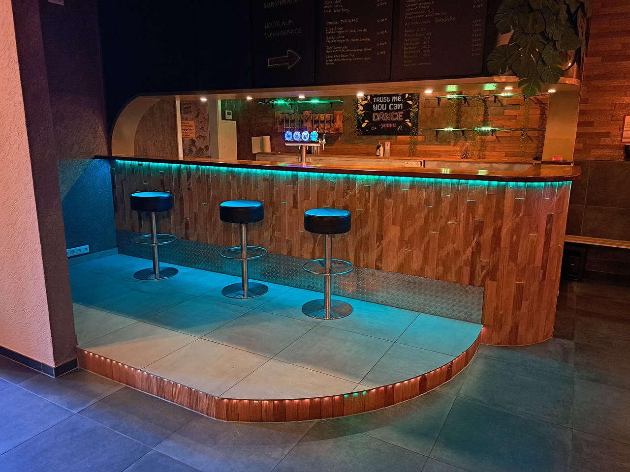 360 Grad Eventlocation Hier finden sie all unsere Räume mit Beschreibungen Theke