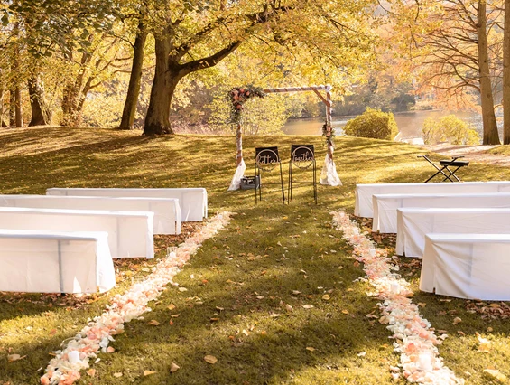 Location: Freie Trauung im Park am Mühlenteich  - Bringezu Restaurant & Events im Schloss Reinbek