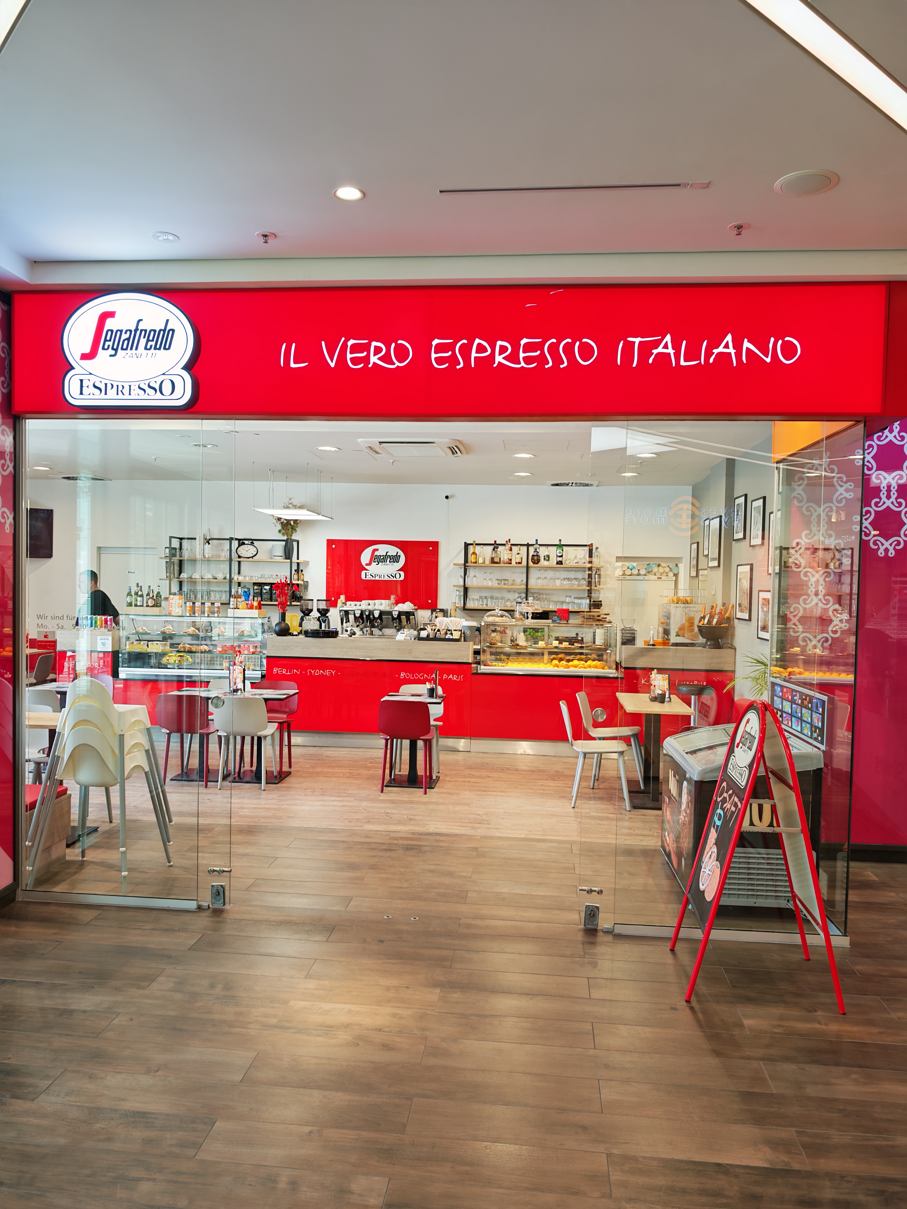 Eventlocation - Schwäbische Alb - Segafredo Eingang vom Marstall Center - Segafredo Espresso Bar Ludwigsburg – Die flexible Eventlocation