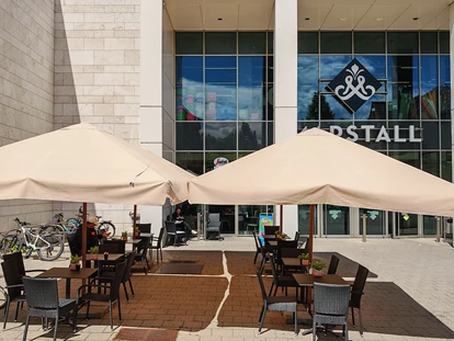 Eventlocation - Baden-Württemberg - Segafredo 2. Eingang Straßenseite mit Blick zur Terrasse. - Segafredo Espresso Bar Ludwigsburg – Die flexible Eventlocation