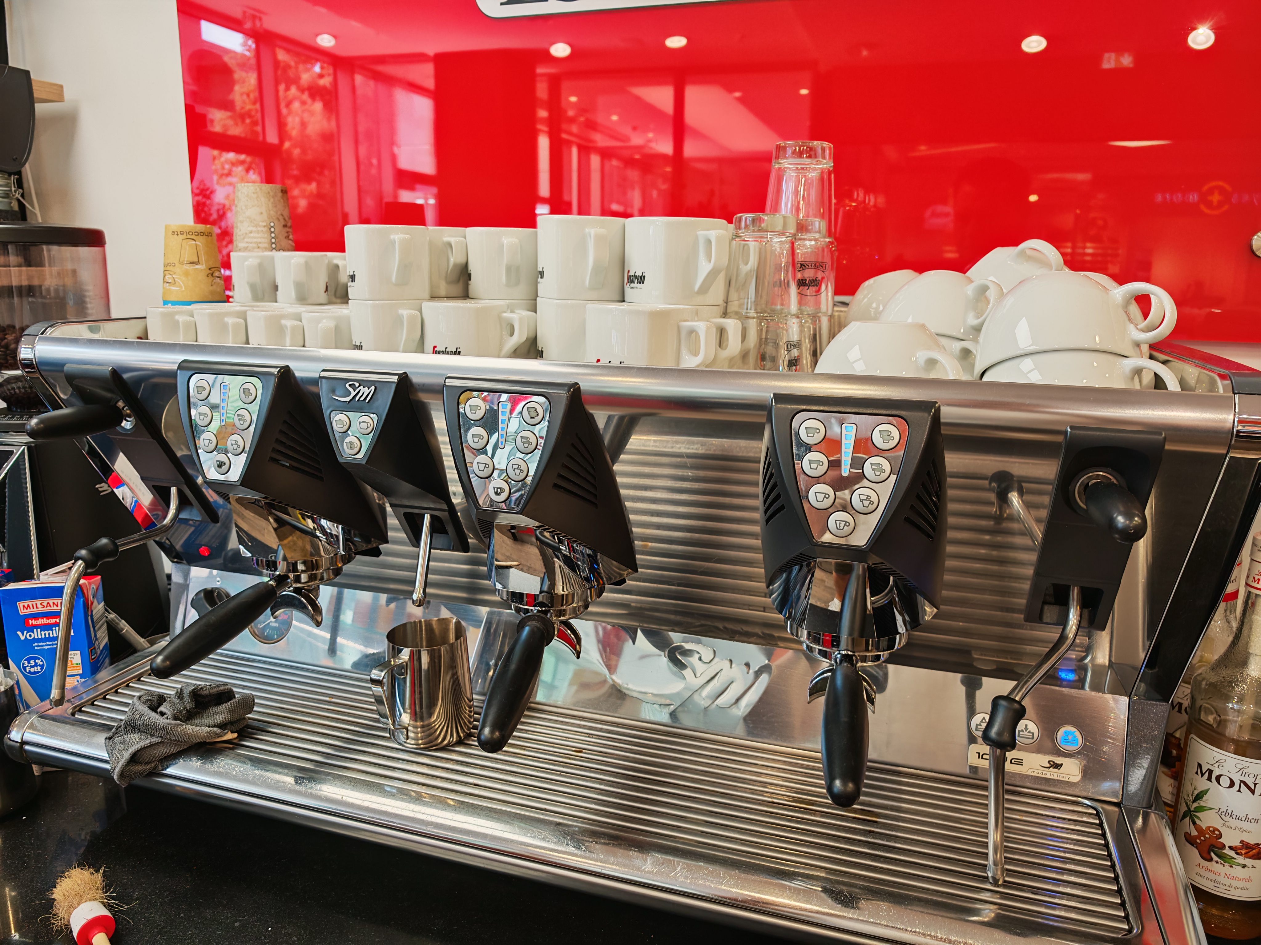 Location: Segafredo, Hochwertiges Equipment Esspressomaschine “San Marco” - Segafredo Espresso Bar Ludwigsburg – Die flexible Eventlocation
