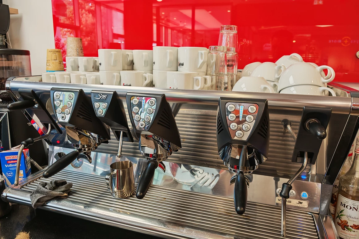 Location: Segafredo, Hochwertiges Equipment Esspressomaschine “San Marco” - Segafredo Espresso Bar Ludwigsburg – Die flexible Eventlocation