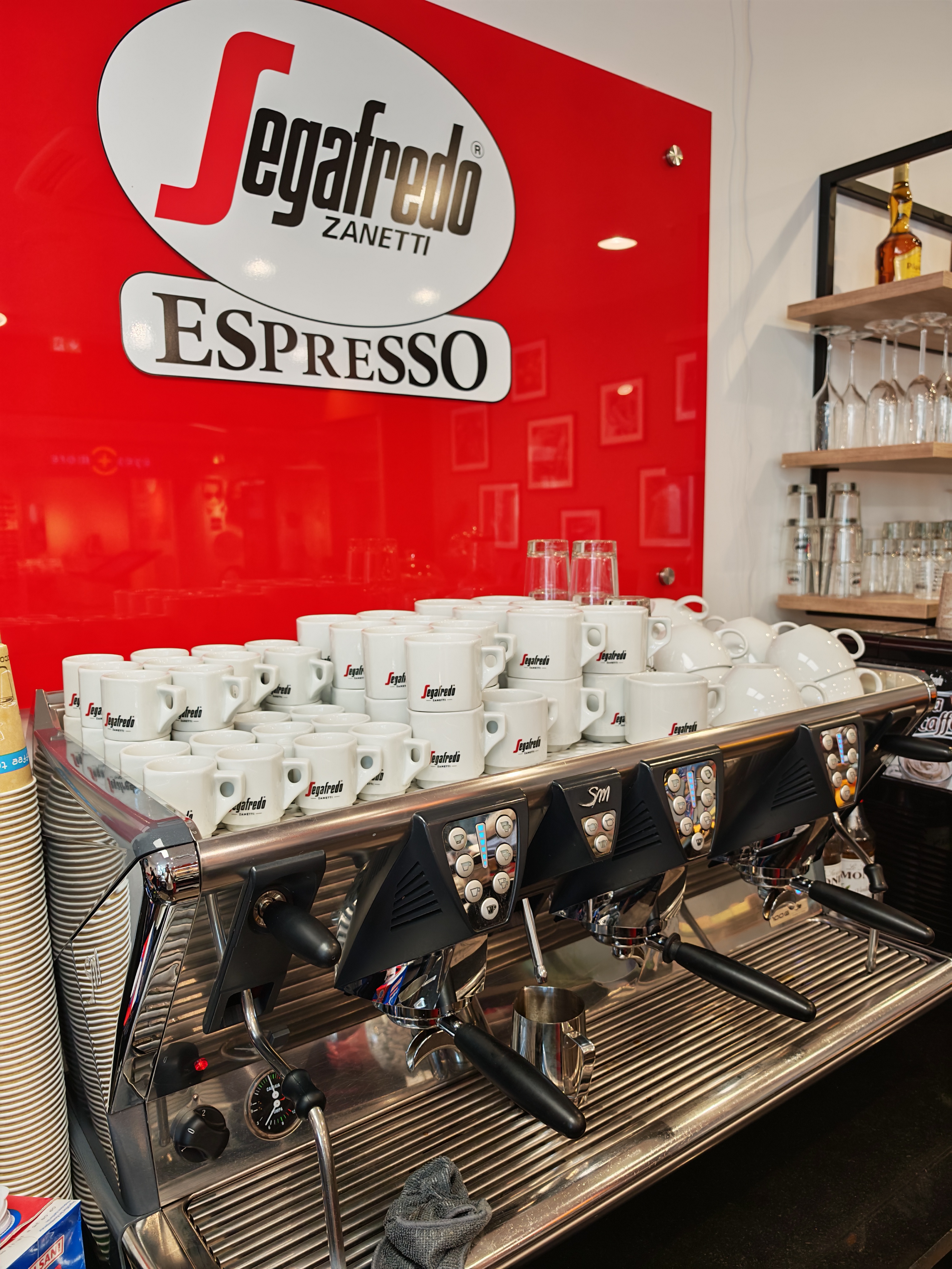 Location: Segafredo, Hochwertiges Equipment Esspressomaschine “San Marco” - Segafredo Espresso Bar Ludwigsburg – Die flexible Eventlocation