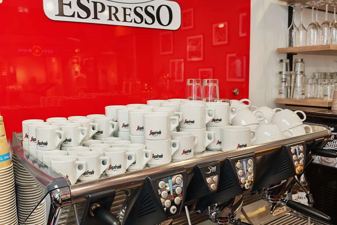 Location: Segafredo, Hochwertiges Equipment Esspressomaschine “San Marco” - Segafredo Espresso Bar Ludwigsburg – Die flexible Eventlocation