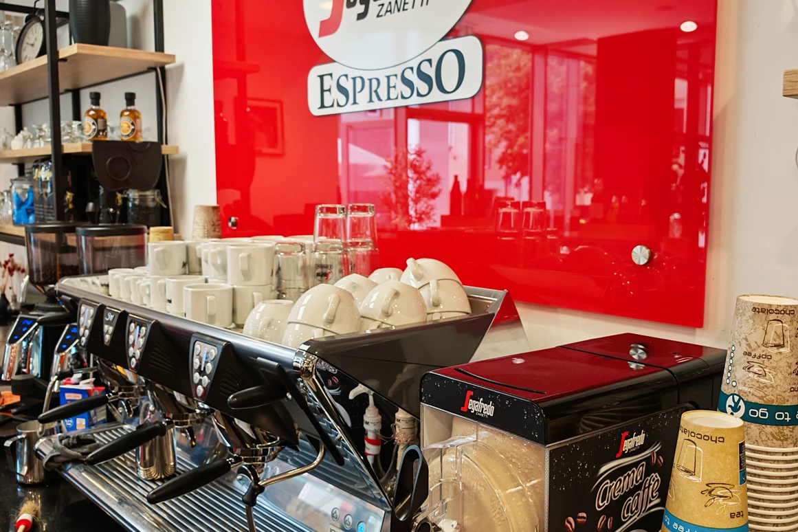 Location: Segafredo, Hochwertiges Equipment Esspressomaschine “San Marco” - Segafredo Espresso Bar Ludwigsburg – Die flexible Eventlocation