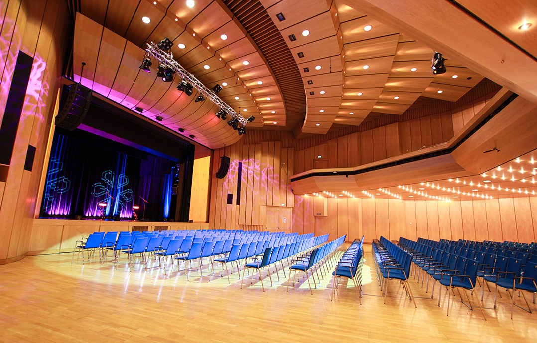 Location: Großer Saal Stadthalle Erding: Kulturveranstaltung, Reihenbestuhlung 1 Block - Stadthalle Erding
