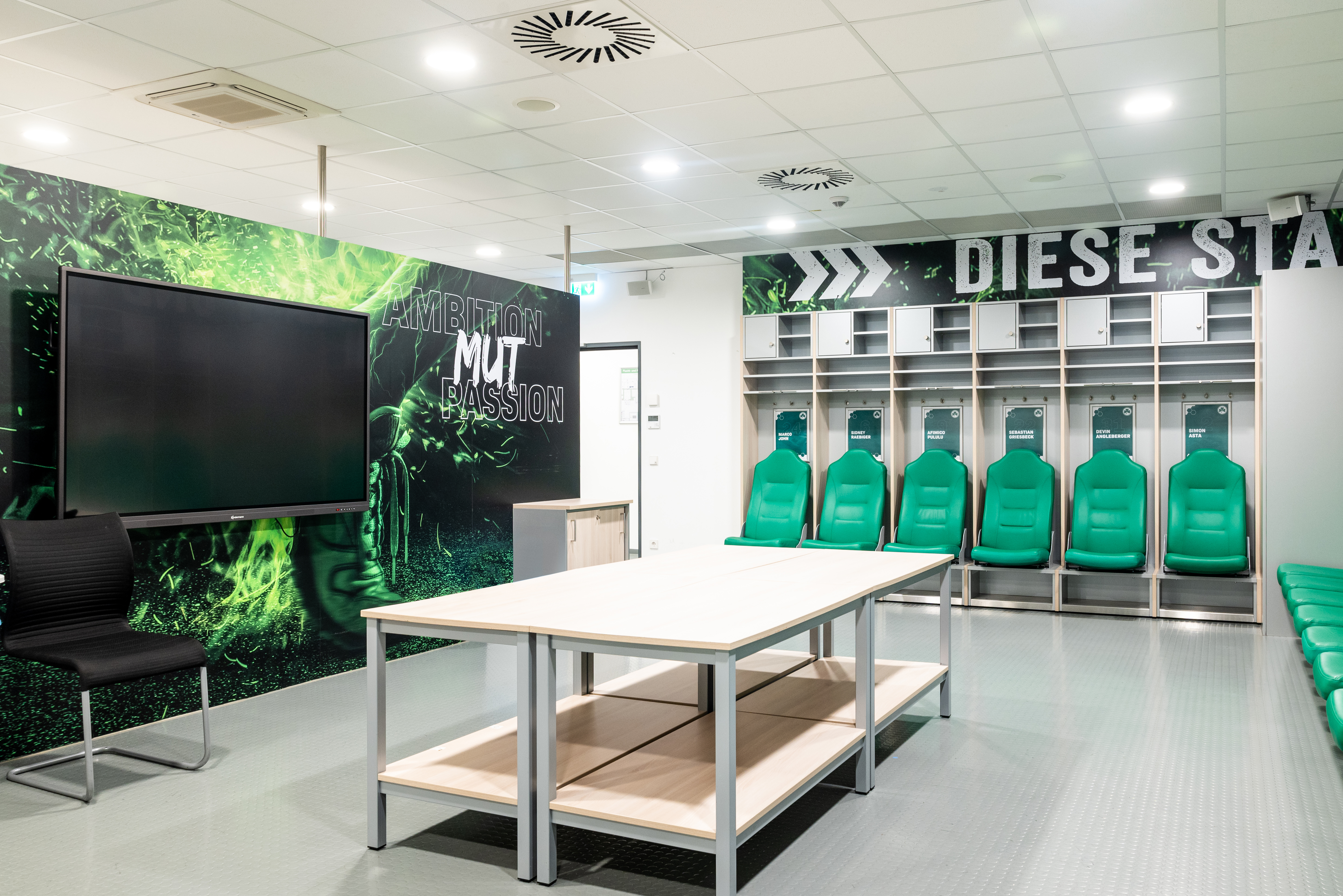 Eventlocation - Inventar: Stühle - Bayern - Mannschaftskabine, EG - Sportpark Ronhof | Thomas Sommer